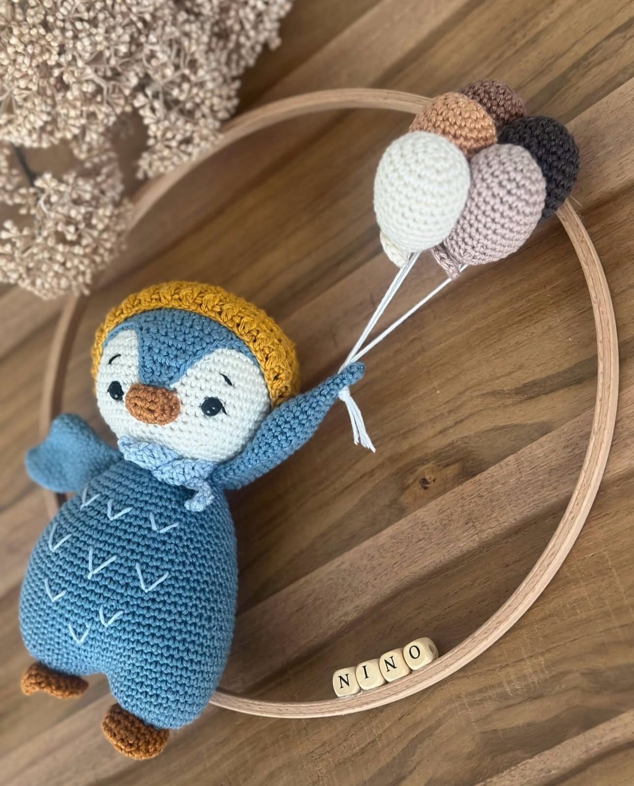 🐧 Blue Penguin Wall Decor – Handmade Animal Figure with Balloons