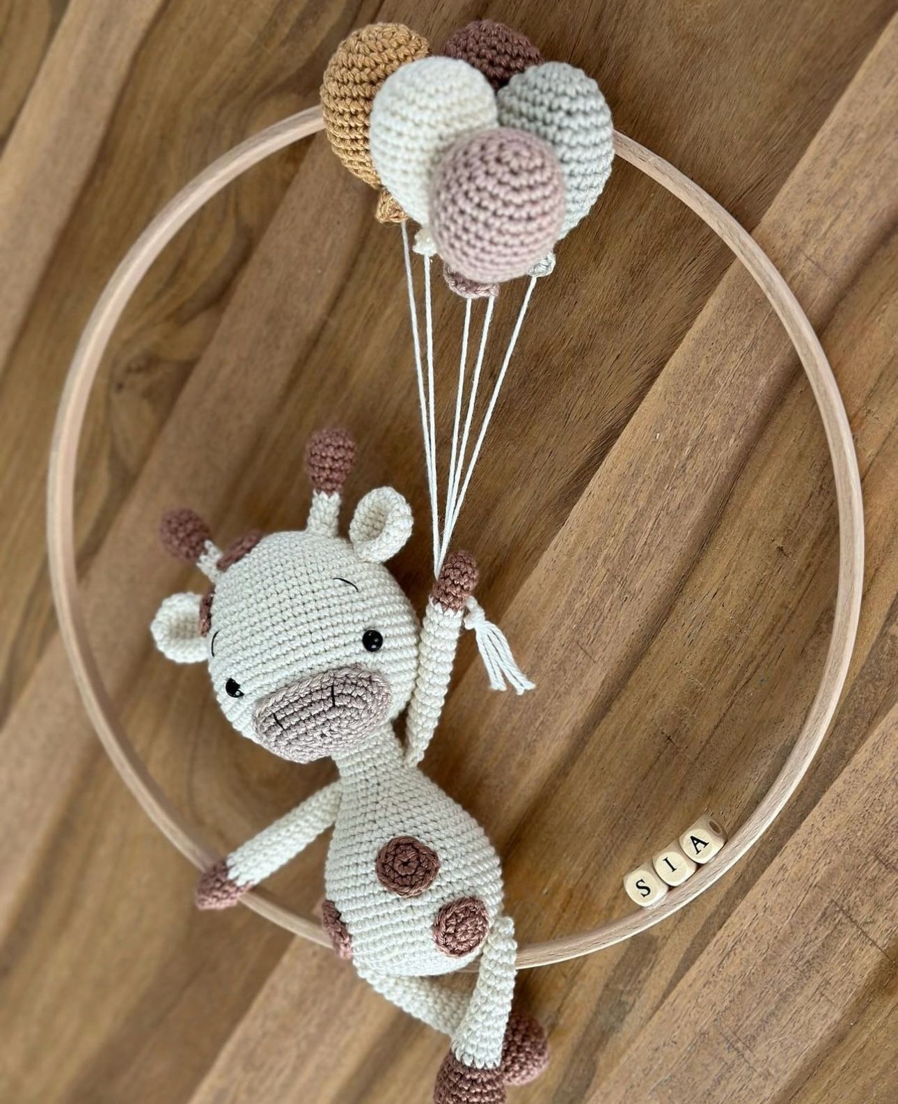 🦒 Giraffe Wall Decor – Handmade Animal Figure with Balloons