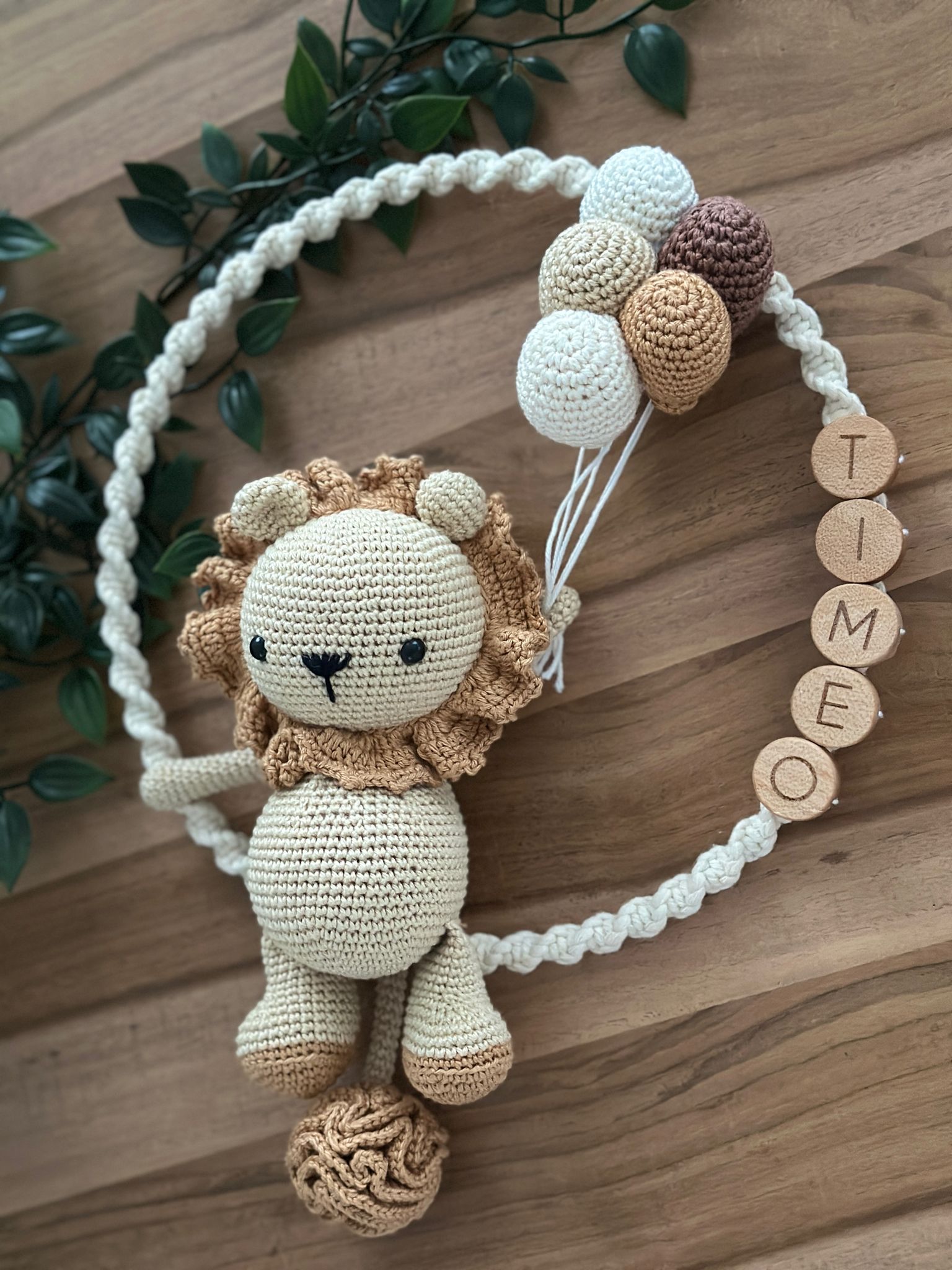 🦁 Lion Wall Decor – Handmade Animal Figure with Balloons